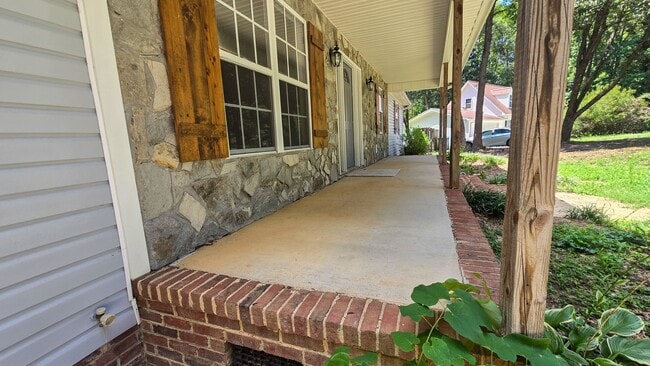 Building Photo - 5607 Whispering Pines Dr