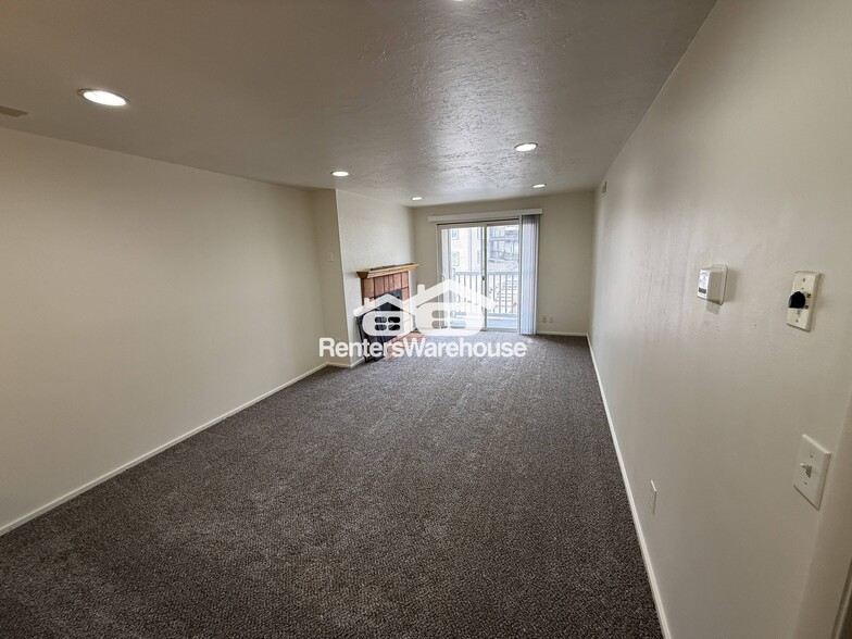 Building Photo - 5660 Meadow Ln
