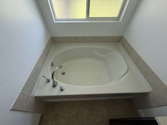 Building Photo - Charming Single-Story Home with Spacious Layout & Modern Comforts