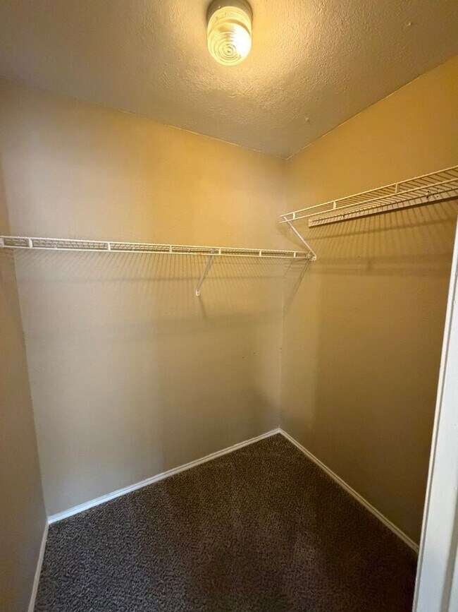 Building Photo - Welcome home to this charming 2-bedroom, 2-bathroom duplex located in Woodstone Subdivision - loc...