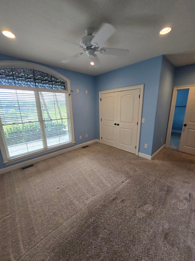 Building Photo - Luxury 4-Bedroom Home with Outdoor Oasis i...
