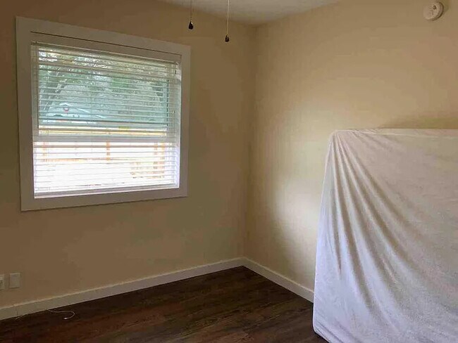 Building Photo - 4005 Chisholm Trail