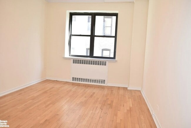 Building Photo - 205 Pinehurst Ave