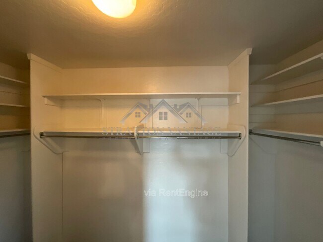 Building Photo - 25654 W Satellite Ln