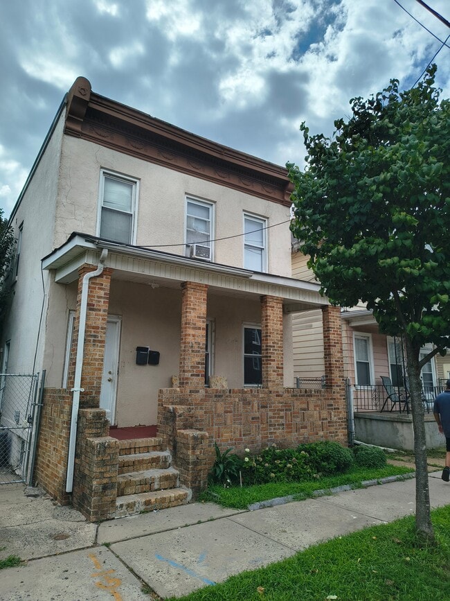 Building Photo - 178 Redmond St