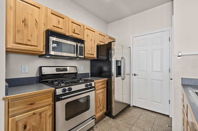 Building Photo - 1061 Canyon Meadow Dr