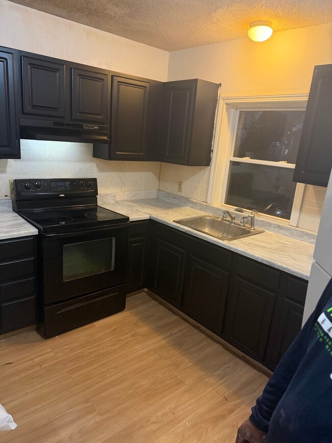 Building Photo - 87 Mather St