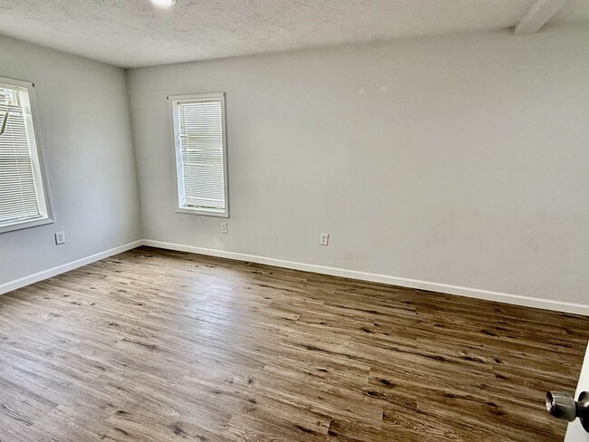 Building Photo - 1617 N Jake St