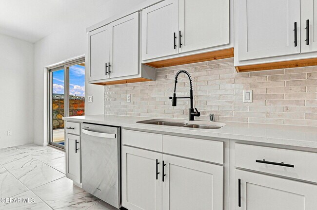Building Photo - 13909 Paseo Perlas Dr