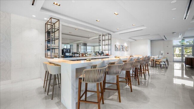 Building Photo - 3100 N Ocean Dr