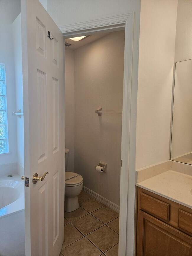 Building Photo - 4 BEDROOM 3 FULL BATH HOME WITH A SCREENED IN POOL IN THE BEAUTIFUL PALM COAST