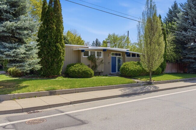 Building Photo - 1503 S University Rd