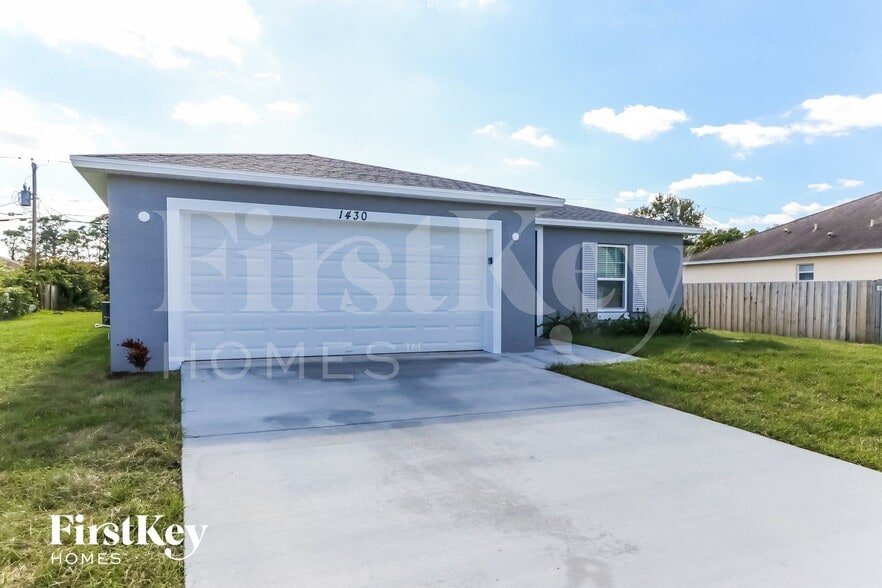 Building Photo - 1430 SW Santiago Ave