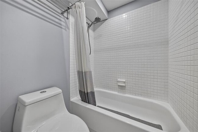 Building Photo - 1800 N Andrews Ave