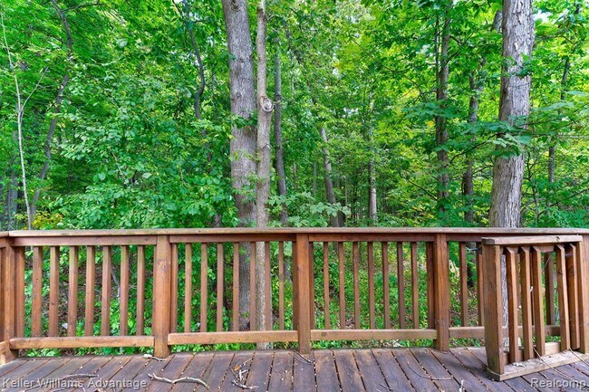 Building Photo - 41498 Cornell Dr