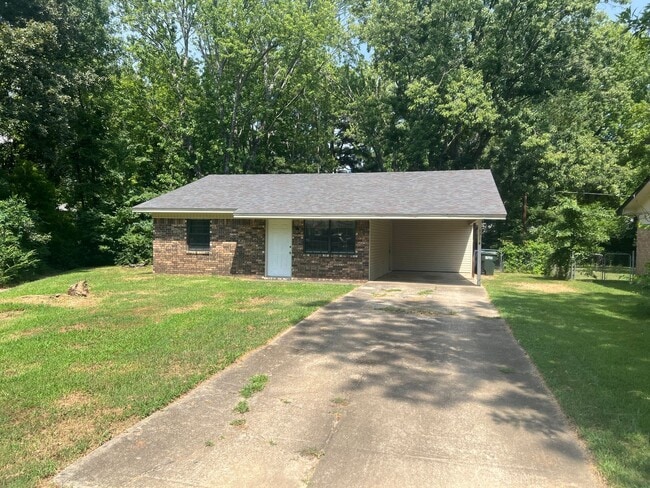 Building Photo - 3 Bed 1 Bath Home