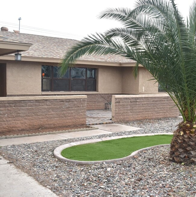 Building Photo - Awesome 5 Bed 2 Bath Home at ASU