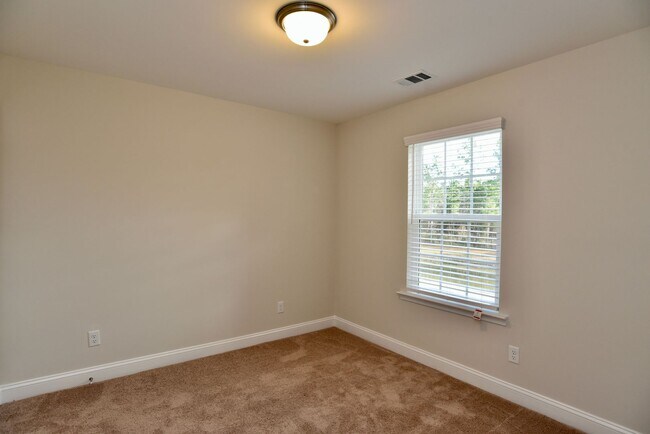 Building Photo - 3 Bedroom 2 1/2 Bath Townhome In Richmond Hill