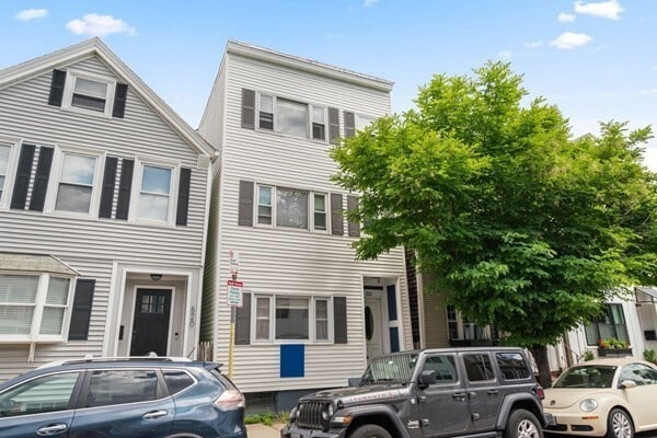 Building Photo - 522 E 8th St