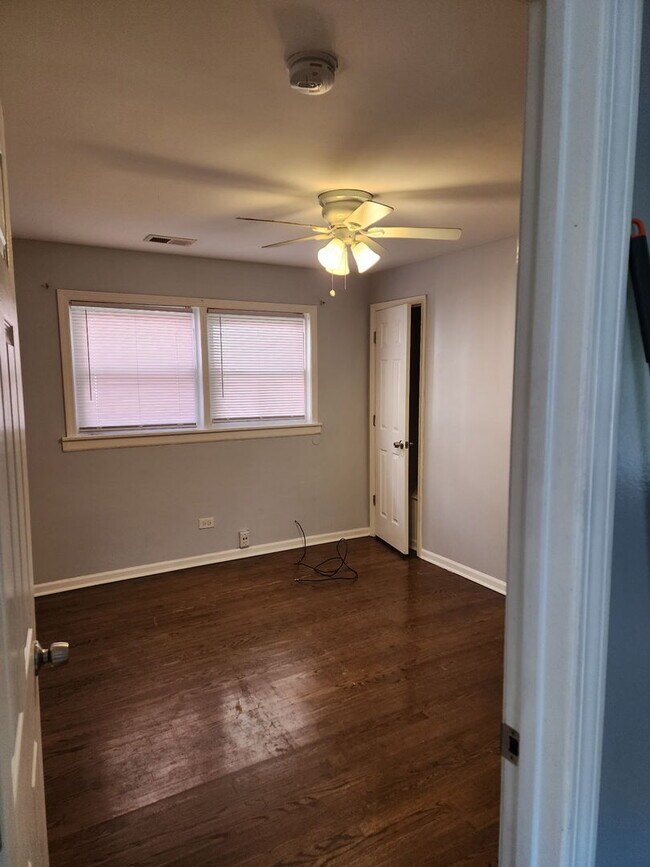 Building Photo - 7511 S Emerald Ave