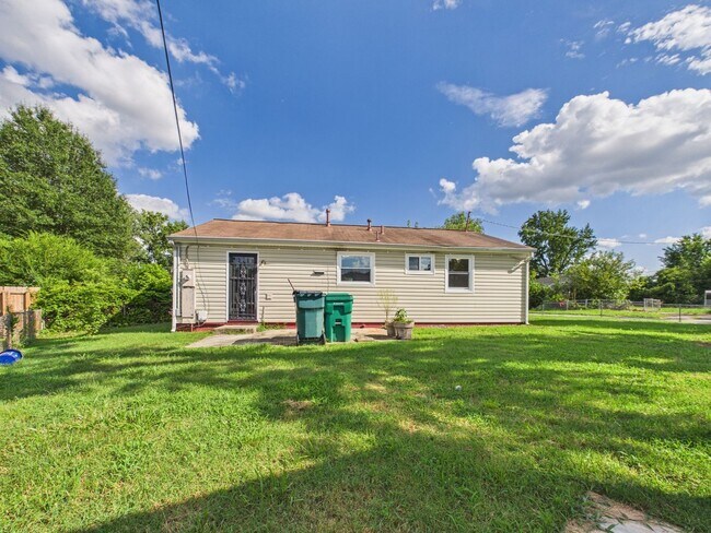 Building Photo - 2400 Beck Dr