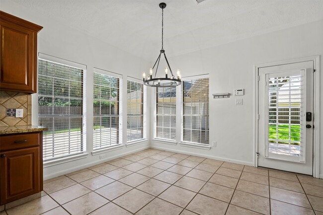 Building Photo - 15106 Vista Heights Dr