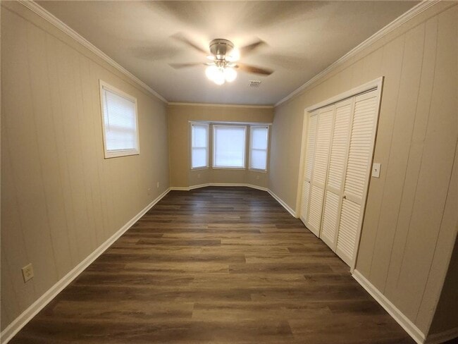 Building Photo - 2830 Knollview Dr