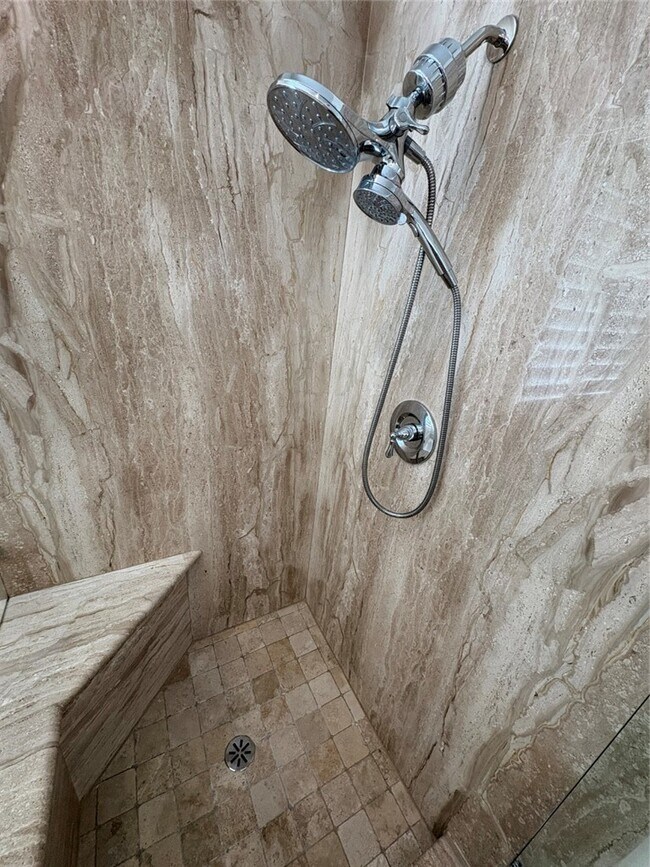 Building Photo - 24 Country Walk Dr