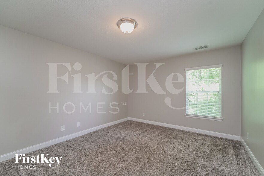 Building Photo - 2408 Kinmere Dr