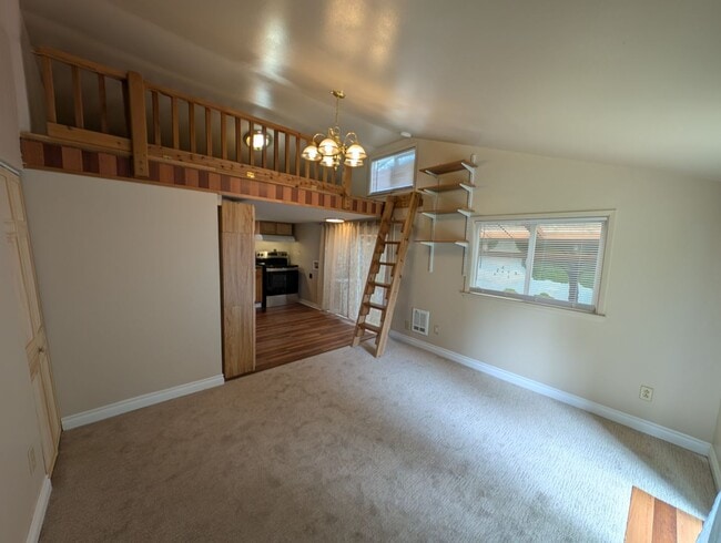 Building Photo - Adorable ADU w/ Fenced Yard in the Heart of Port Orchard - Available NOW!