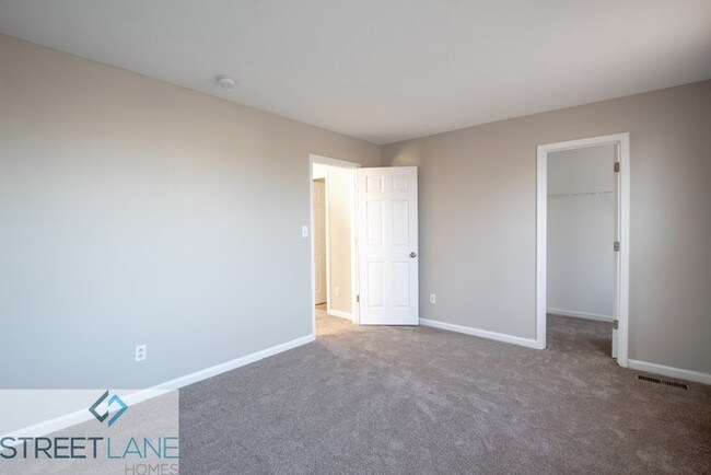 Building Photo - REDUCED!