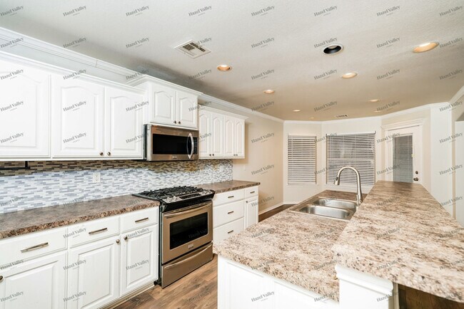 Building Photo - 13313 E 43rd St