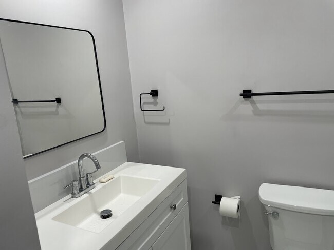 Building Photo - 1400 SW 27th Ave