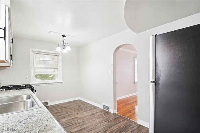 Building Photo - 5215 E 115th St