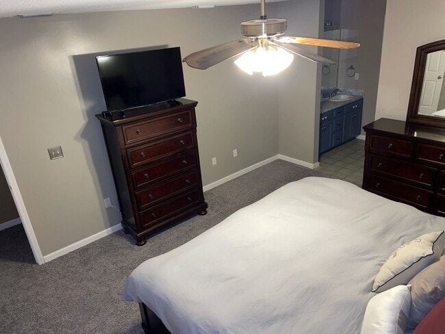 Building Photo - Beautiful home off Knights Academy