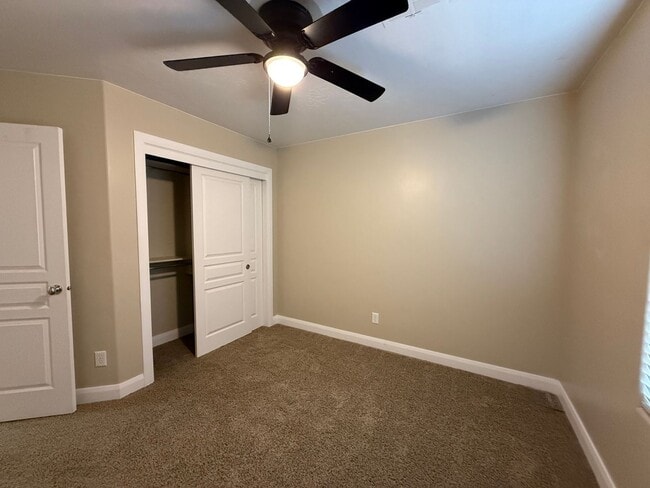 Building Photo - Townhome in Casitas at Hidden Valley with ...