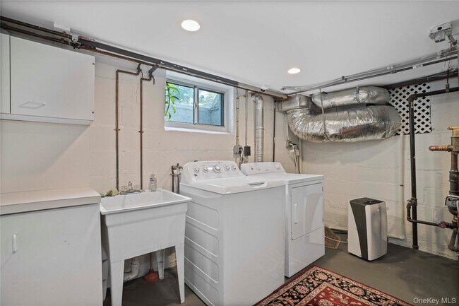 Building Photo - 30 Summit St