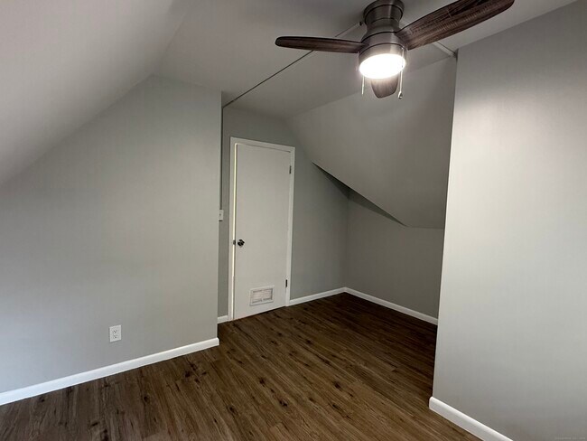 Building Photo - 37 Quintard Ave