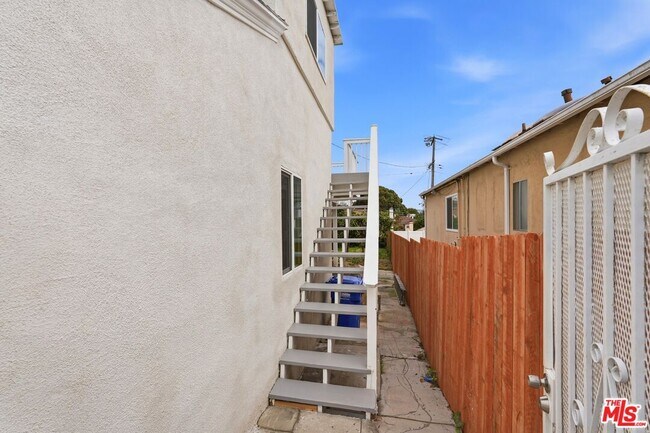 Building Photo - 5452 Harcross Dr