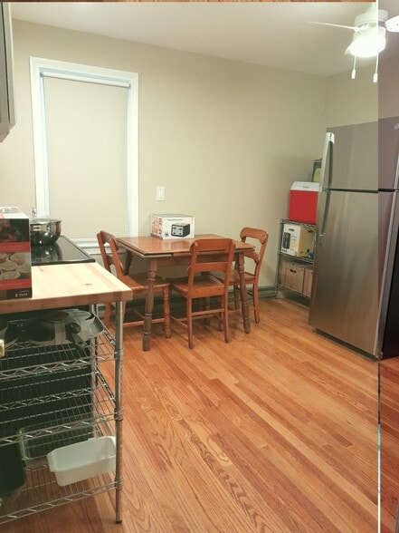 Building Photo - 26 Queensbury Dr