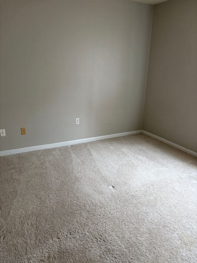 Building Photo - REMODELED NW RALEIGH 3 BEDROOM CONDO IN MARTINIQUE--SWIMMING POOL- UPDATED PRIMARY BATHROOM