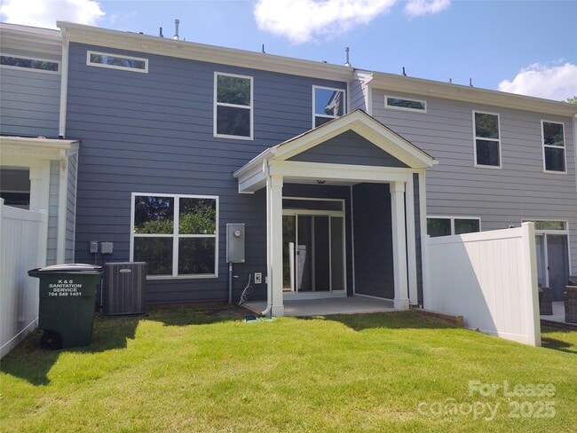 Building Photo - 2235 Blewett Dr