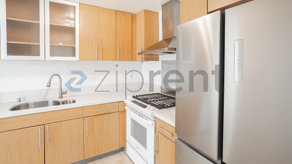 Building Photo - Unit 4