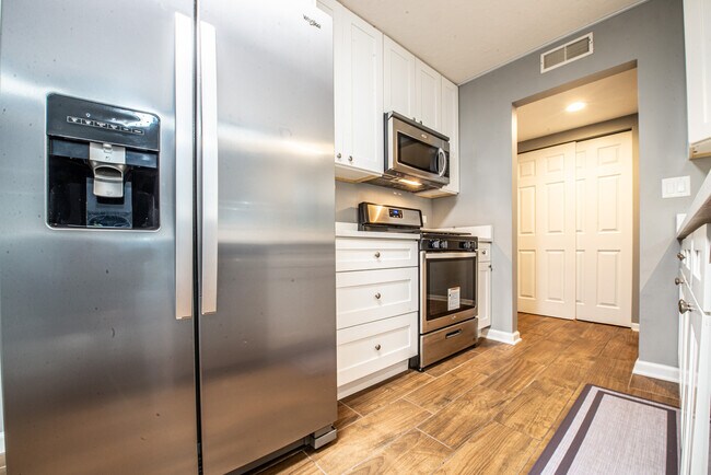 Building Photo - 5101 Carriage Way Dr
