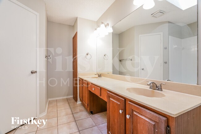 Building Photo - 5304 Tamarack Ct
