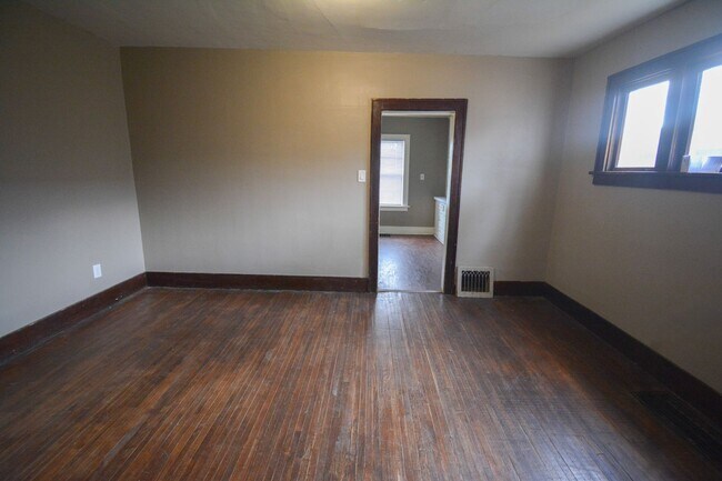 Building Photo - 231-233 S Pearl St