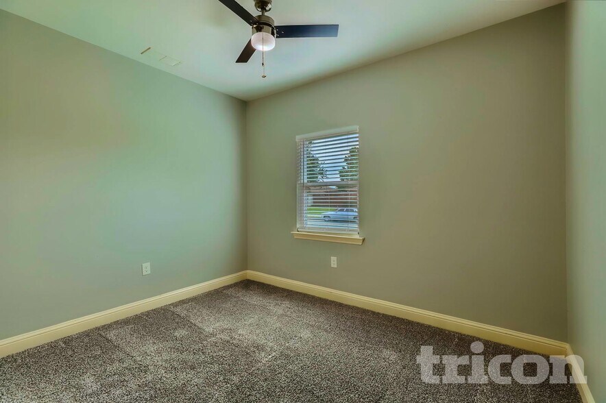 Building Photo - 5617 Kerry Ln