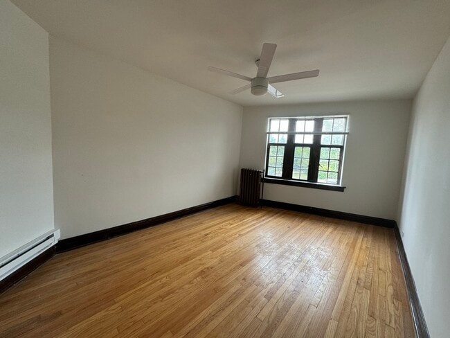 Building Photo - 28W573 Stafford Pl