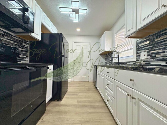 Building Photo - 5 BEDROOM IN INDEPENDENCE!!!