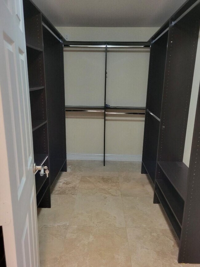 Building Photo - 1604 NE 17th Ave